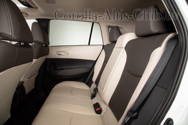 2022_Toyota_Corolla_Cross_WindChillPearl_014-600x400.jpg