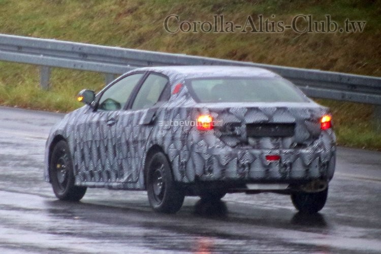 2019-toyota-corolla-sedan-spied-side-mirrors-stick-out-like-shreks-ears_2.jpg